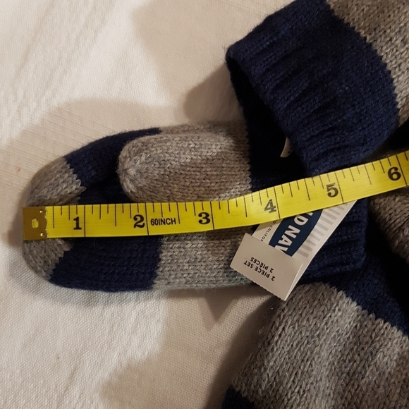 Old Navy hat & mitten set medium small kids - Picture 4 of 4